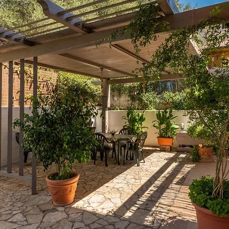 Hébergement de vacances Casa De Dinu