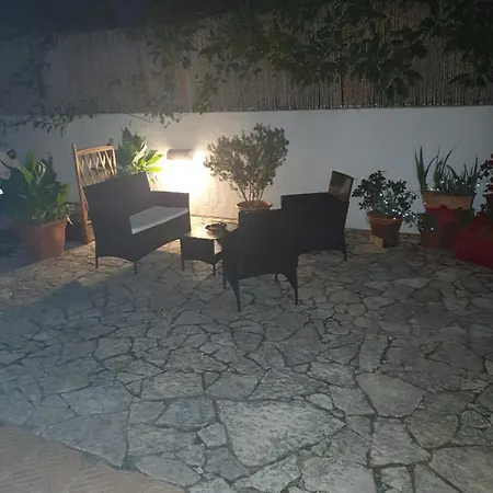 Semesterbostad Casa De Dinu